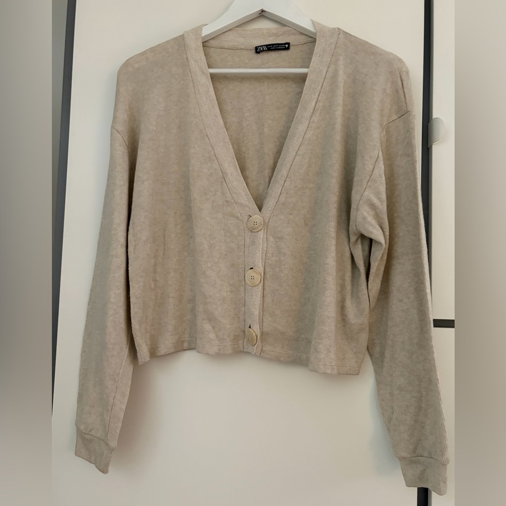 Zara Beige V-Neck Button-Front Cropped Cardigan